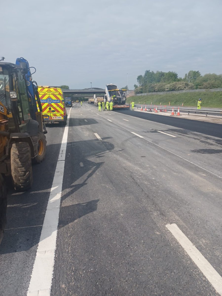 HighwaysNWEST's tweet photo. @HaltonBC @LPL_Airport @manairport #A533 (#M56) Expressway Bridge replacement works update.
Bridge demolition complete and road is in the process of being resurfaced.
M56 remains closed both ways between J11 and J12 until 6am Monday 22/05
Delays of approx. 30 mins on M56.
More info: https://t.co/LeQJjAAnNe https://t.co/n16cC0dnAy