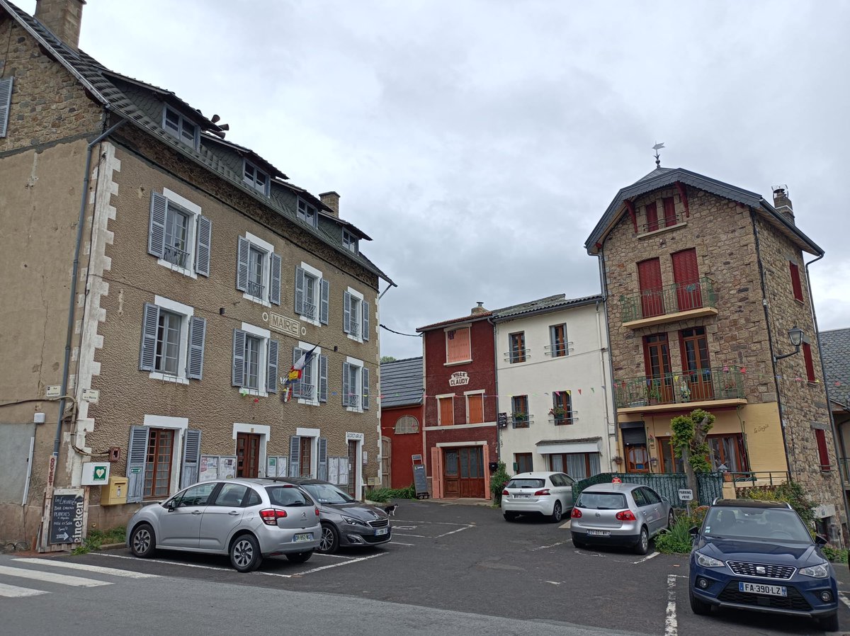 BK_abroad's tweet photo. #StNectaire #AURA https://t.co/CMOrG6RCyt