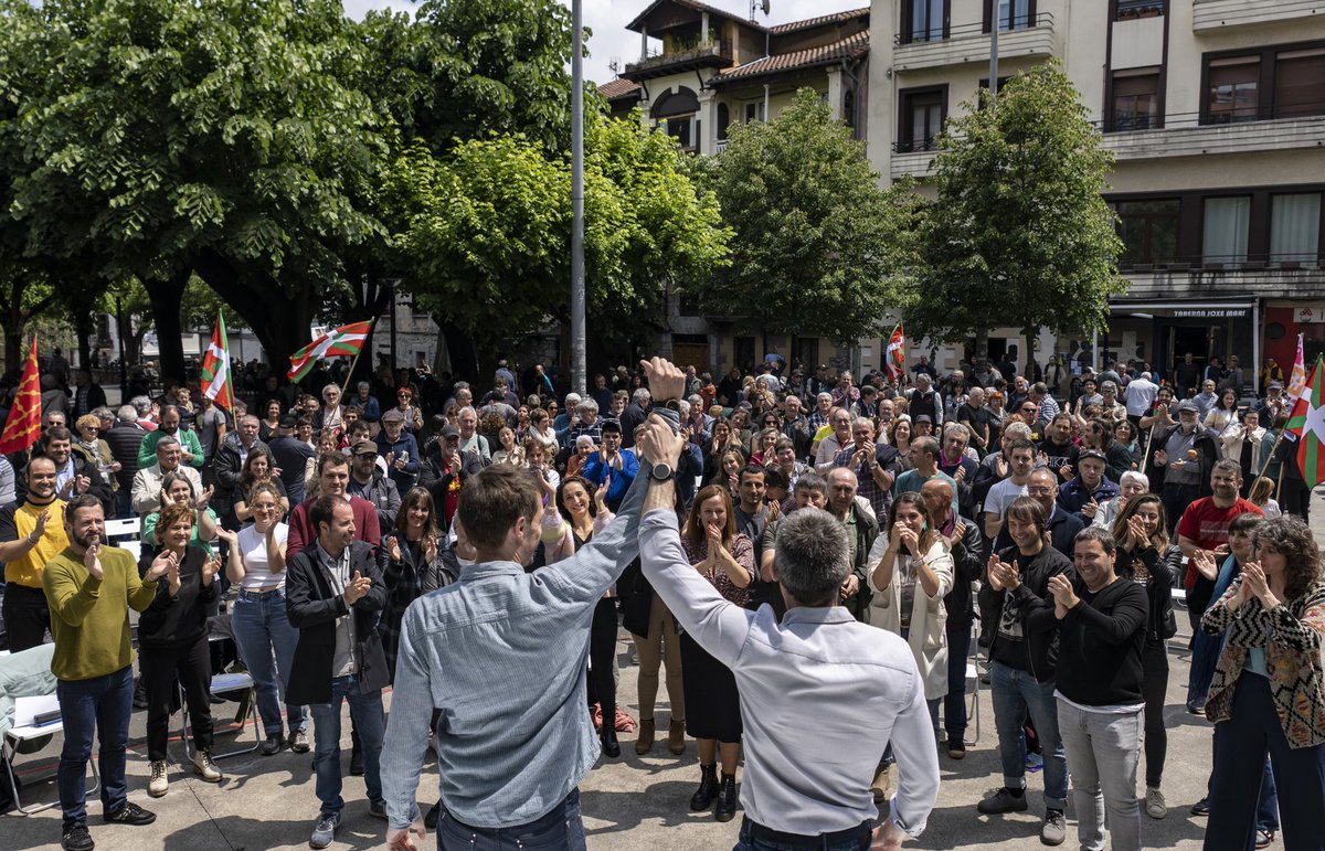 ehbildugipuzkoa's tweet photo. “Xabi. Yo quiero que Hernani siga teniento la vida que tiene”.  Hernanik @xabilertxundi nahi alkate, @ehbildu delako ondo bizitzen jarraitzeko berme bakarra.

Gipuzkoa osoan ari gara batzen eta hazten, eta M28an demostratuko dugu!

#EgingoDugu https://t.co/cL0vTlcwdM