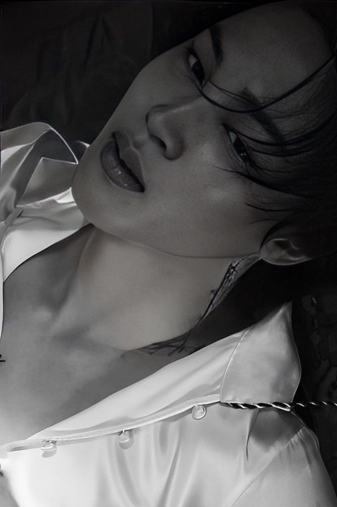 swmuses's tweet photo. Look into my eyes. What do you see? Will you only see my filter, or will you see the real me?
#AceEntertainment
#Angel #Jimin 🐯 https://t.co/oKWauX8WNA