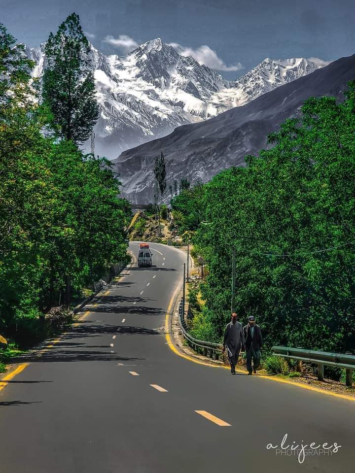 explorenagar123's tweet photo. Discovering the rugged beauty of karakoram highway ghulmat nagar ❤️
#AliJee'sPhotography
Just Stunning!!!!!
#kkh #Rakaposhi #NagarValley #dawndotcom #dawn_dot_com #GilgitBaltistan #travel #beauty #beautifuldestinations #kkh
#explorenagar
@GBinPictures_ @GBJannatt https://t.co/WaOsd7RDJw