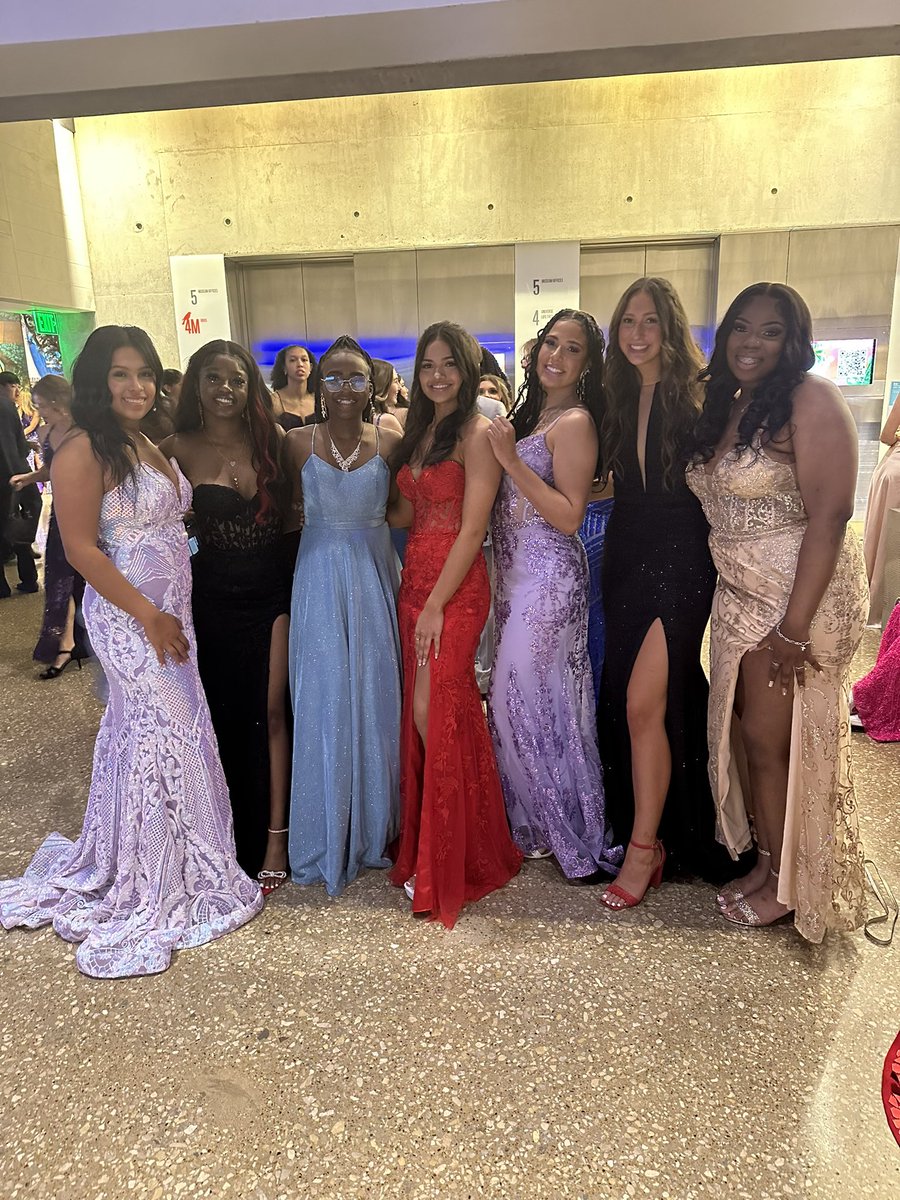 Some of our 🐅🏀 Family all dressed up on Prom Night!