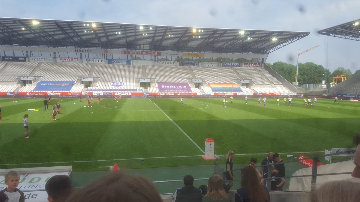 Schebo8's tweet photo. Bin da! Kann losgehen. 

#sgs #msvduisburg #sgsmsv https://t.co/0p1RHx6OYD
