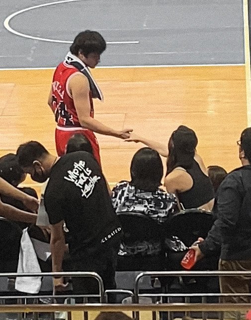 archtkennuggets's tweet photo. In a sea of people, my eyes will always be searching for you... 🖤🌻

KATHNIELS FOR DJP
#DJFORDaWIN https://t.co/aABO4nuwUU