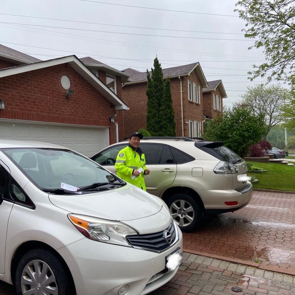 TPS43Div's tweet image. Auxiliary Officers attended residential streets and apartment buildings off of Ellesmere Rd between Morningside Ave and Neilson Rd to educate the public of an increase in theft and mischiefs to motor vehicles in the area. ^lg

#crimeprevention #autocrime