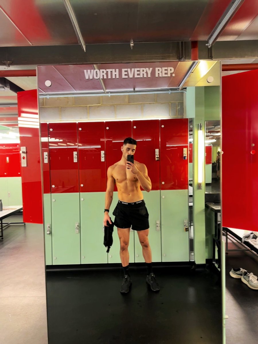 notsnapcam's tweet photo. Sunday Sweats 💦 https://t.co/vbjRdgwGH0