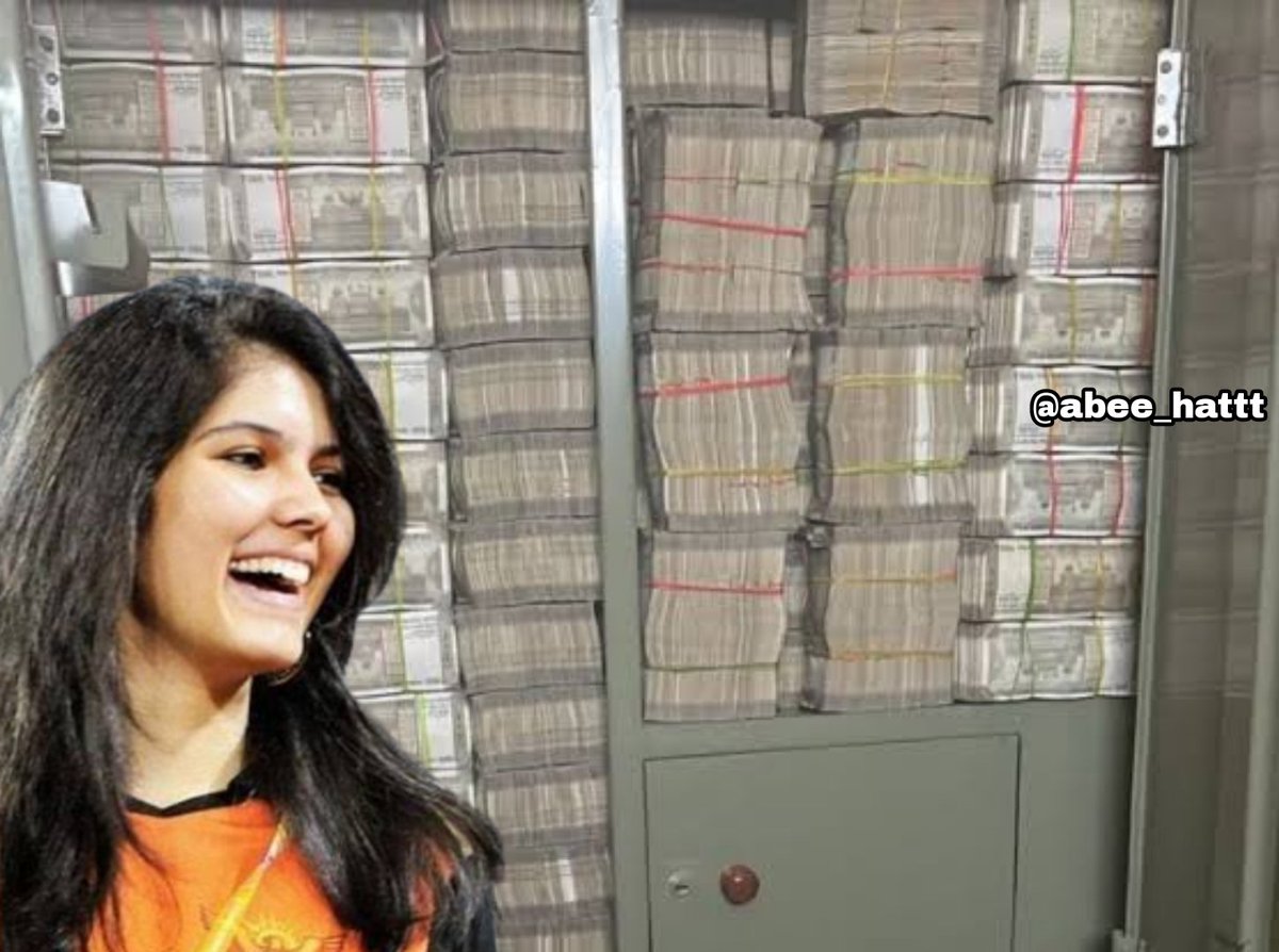 Kavya wardrobe today ......

#SRHvsMI #SRH