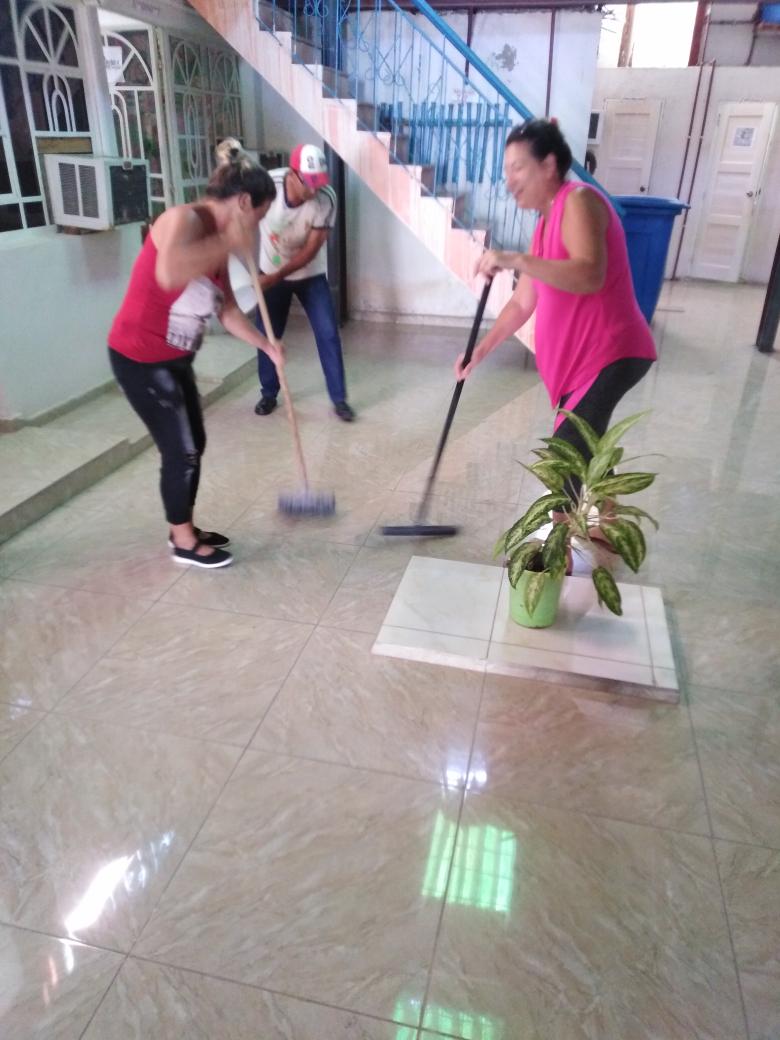 MayraLluis62330's tweet photo. Como parte de la realización del Ejercicio Meteoro 2023 en la Unidad Empresarial de Base Manzanillo perteneciente a la Universal Granma se realizan actividades prácticas ante un evento meteorológico.
#Meteoro2023
#UebManzanillo
#UniversalGranma https://t.co/r1hl1tlJj5