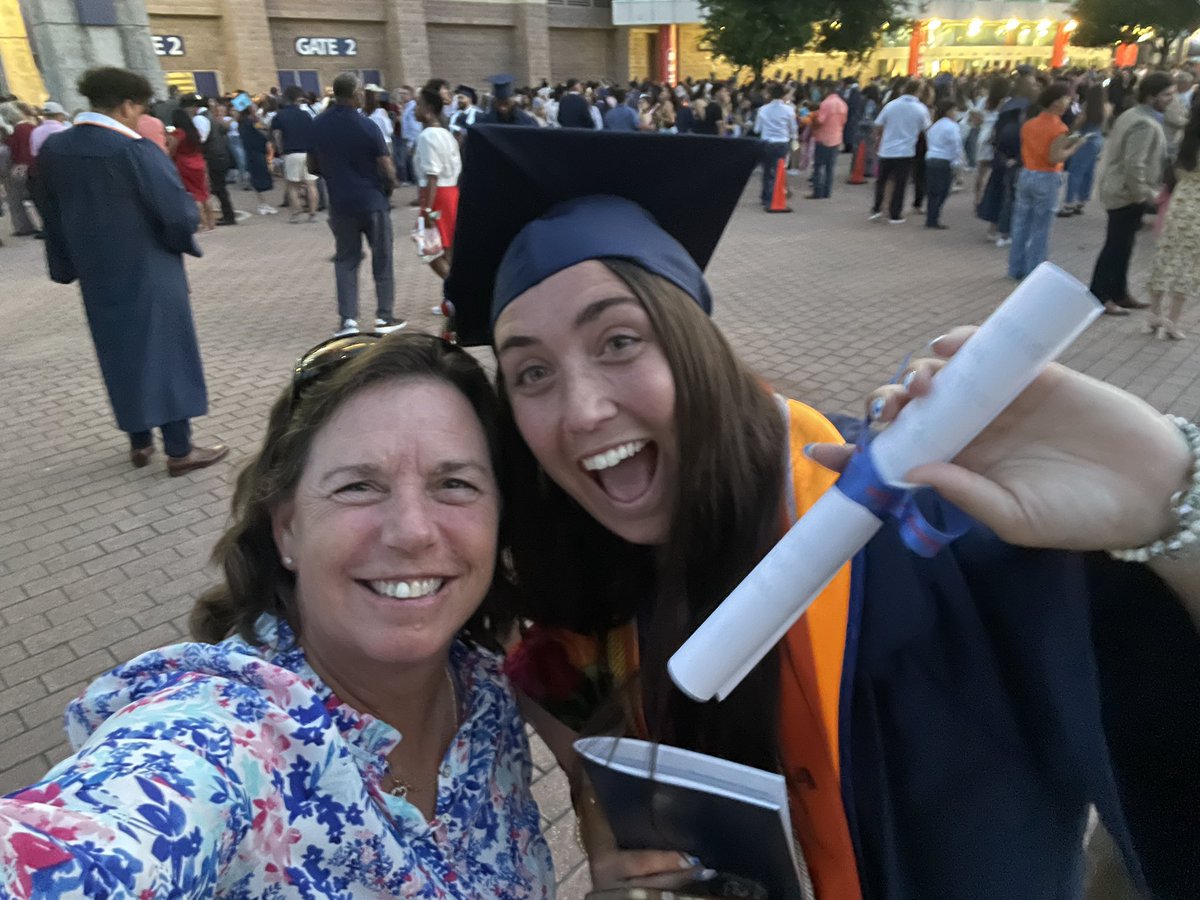 SHES A COLLEGE GRAD NOW!! 

B.B.A in marketing with a minor in sport management 🎓 Magna Cum Laude

<a href="/UTSA/">UT San Antonio</a> I 🫶🏼 you so much that I decided to stick around for another 2 years for an MBA. Catch ya at the next grad ceremony 😛