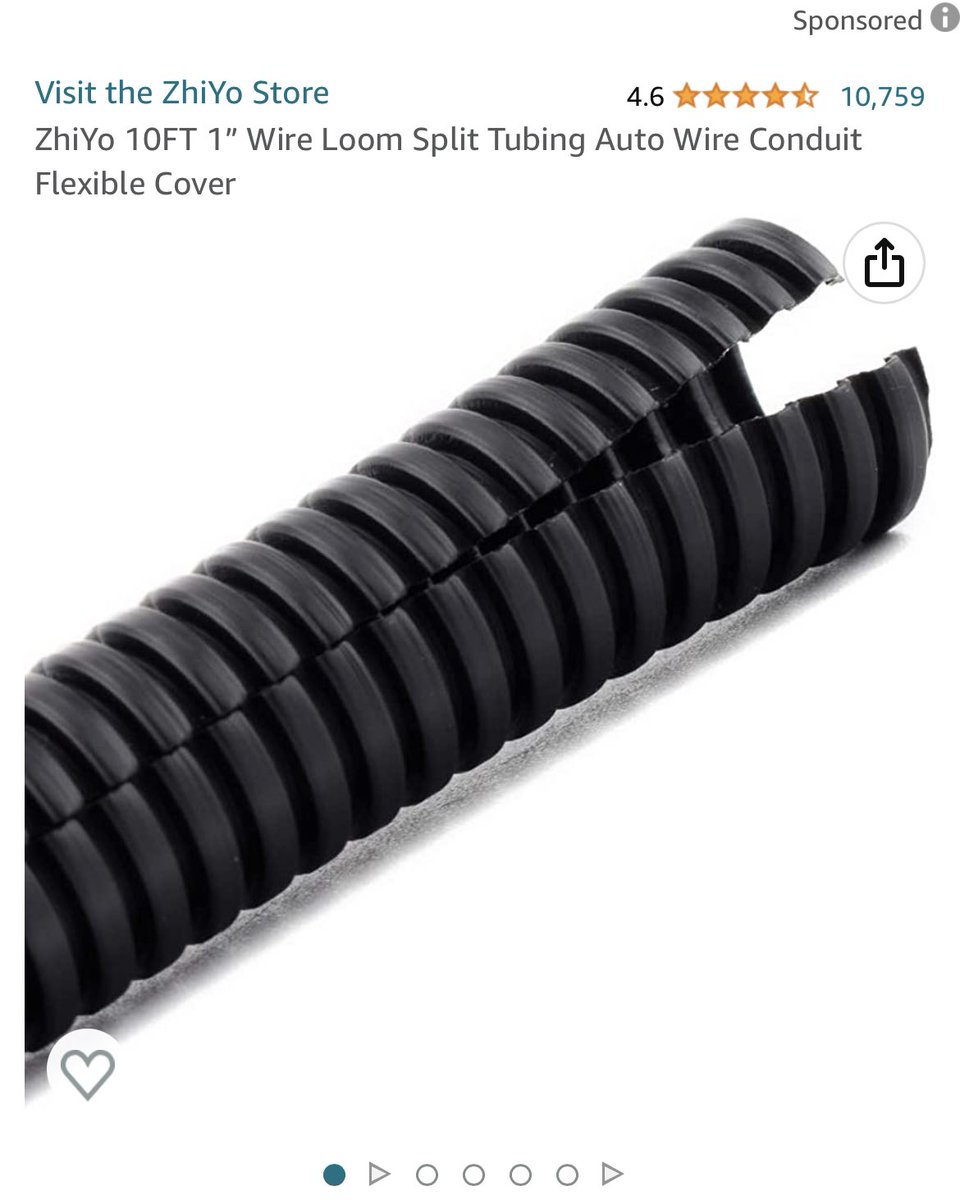 ClassyyCatch's tweet image. Spot the difference.