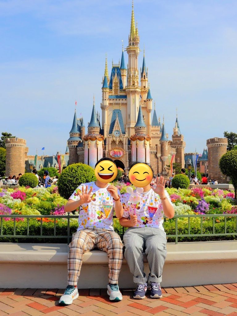 tauto_820's tweet photo. こないだのディズニーの写真がやっと編集終わった！
40周年彩りがすごい🌈 https://t.co/U8I2oa8L9d