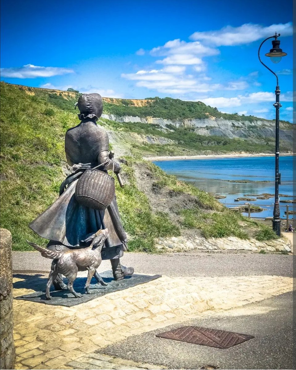 Today, on the site of her former home, we celebrate the birthday of Mary Anning. Pioneer, icon & inspiration to future generations of paleontologists, geologists & scientists across the world. What a legacy! #maryanning #lymeregis #paleontology #geology #jurassiccoast