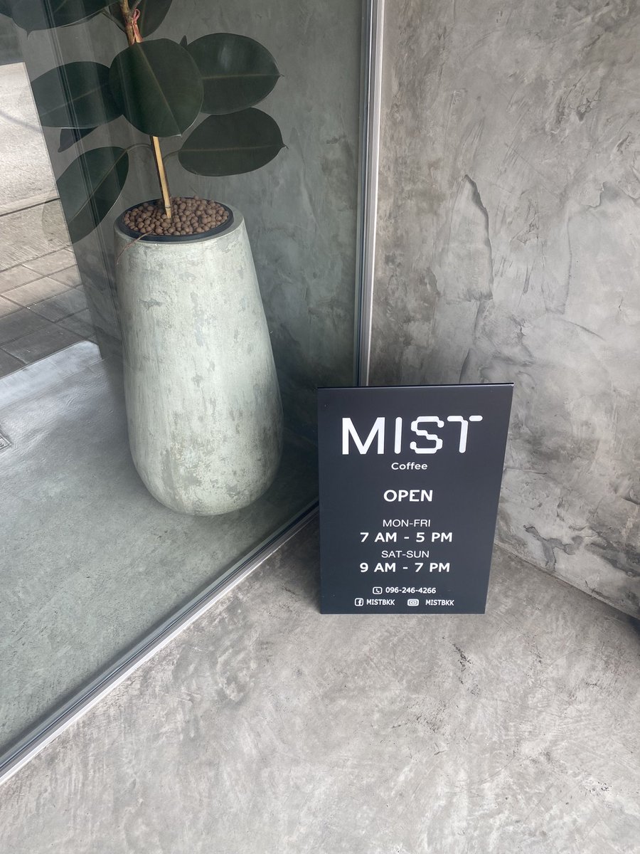 Yourazalea25's tweet photo. I'm here at #mistbkk
Just found this fact today.........
So di wander(day) nya Jobby kan dia bilang, ini cafe temennya... hihihi
Ternyata pas gue cek..... Event Nong Bas juga sering disini HAHAHA
Mungkin sama kali yaa temennya 🤔
Or...... Temen kamu, temen aku juga.
Idk 🤷♀️ https://t.co/6yRnoj34uv