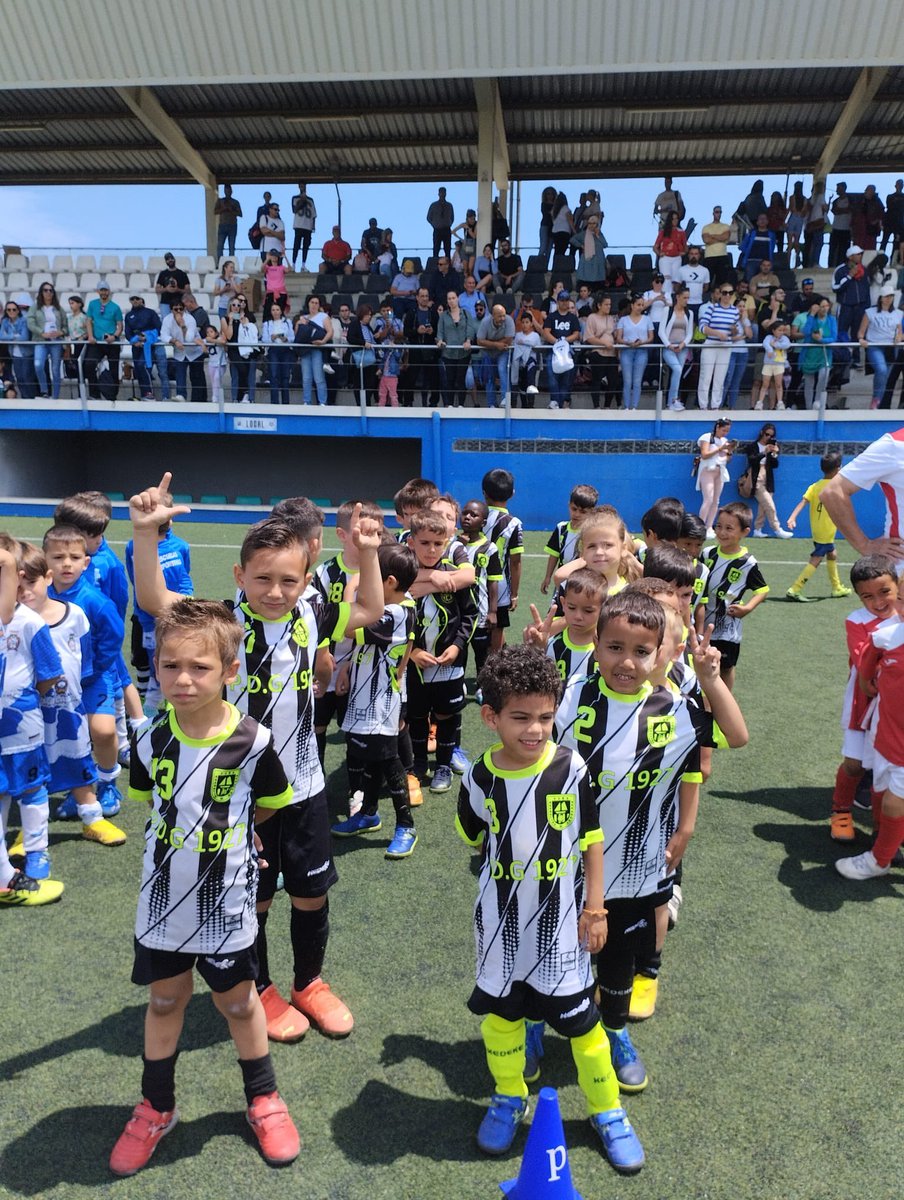 EF_GARRUCHA's tweet photo. VI TORNEO BEBÉ EXHIBICIÓN "VILLA DE GARRUCHA" ⚪⚫⚽🏆
Este Sábado se disputó en el Campo de fútbol Municipal "Emilio Moldenhauer" de Garrucha el VI Torneo Bebé "Villa De Garrucha" con niñ@s de 4 y 5 años.
#UnEquipoUnaIlusion
#PDG1927
#EFG1992 ⚪️⚫️⚽️🏆
#GarruchaEsDeporte https://t.co/cDSASUXbD1