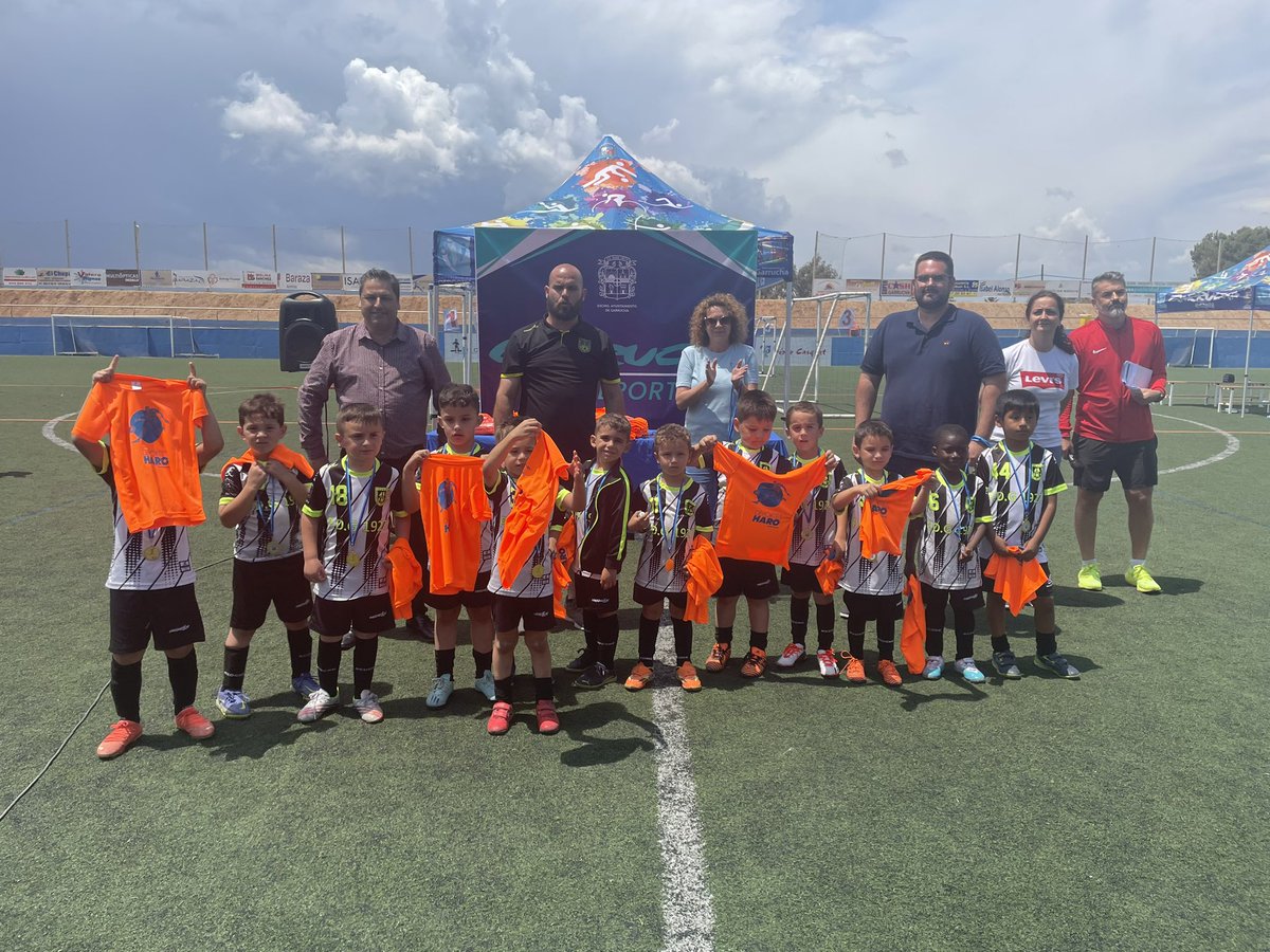 EF_GARRUCHA's tweet photo. VI TORNEO BEBÉ EXHIBICIÓN "VILLA DE GARRUCHA" ⚪⚫⚽🏆
Este Sábado se disputó en el Campo de fútbol Municipal "Emilio Moldenhauer" de Garrucha el VI Torneo Bebé "Villa De Garrucha" con niñ@s de 4 y 5 años.
#UnEquipoUnaIlusion
#PDG1927
#EFG1992 ⚪️⚫️⚽️🏆
#GarruchaEsDeporte https://t.co/cDSASUXbD1