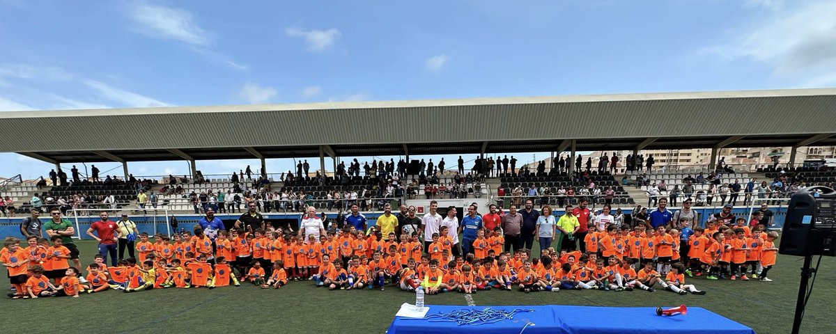 EF_GARRUCHA's tweet photo. VI TORNEO BEBÉ EXHIBICIÓN "VILLA DE GARRUCHA" ⚪⚫⚽🏆
Este Sábado se disputó en el Campo de fútbol Municipal "Emilio Moldenhauer" de Garrucha el VI Torneo Bebé "Villa De Garrucha" con niñ@s de 4 y 5 años.
#UnEquipoUnaIlusion
#PDG1927
#EFG1992 ⚪️⚫️⚽️🏆
#GarruchaEsDeporte https://t.co/cDSASUXbD1