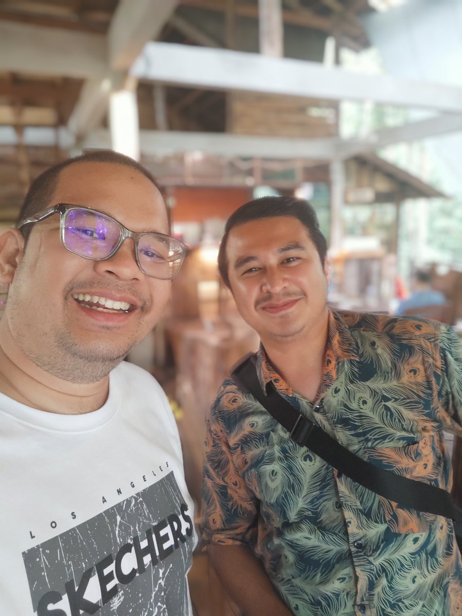 asuramaru's tweet photo. Terjumpa @rizarul dekat janda baik. @akrammerican bila nak jumpa sekali ni? Hahaha https://t.co/FLicSNzBId