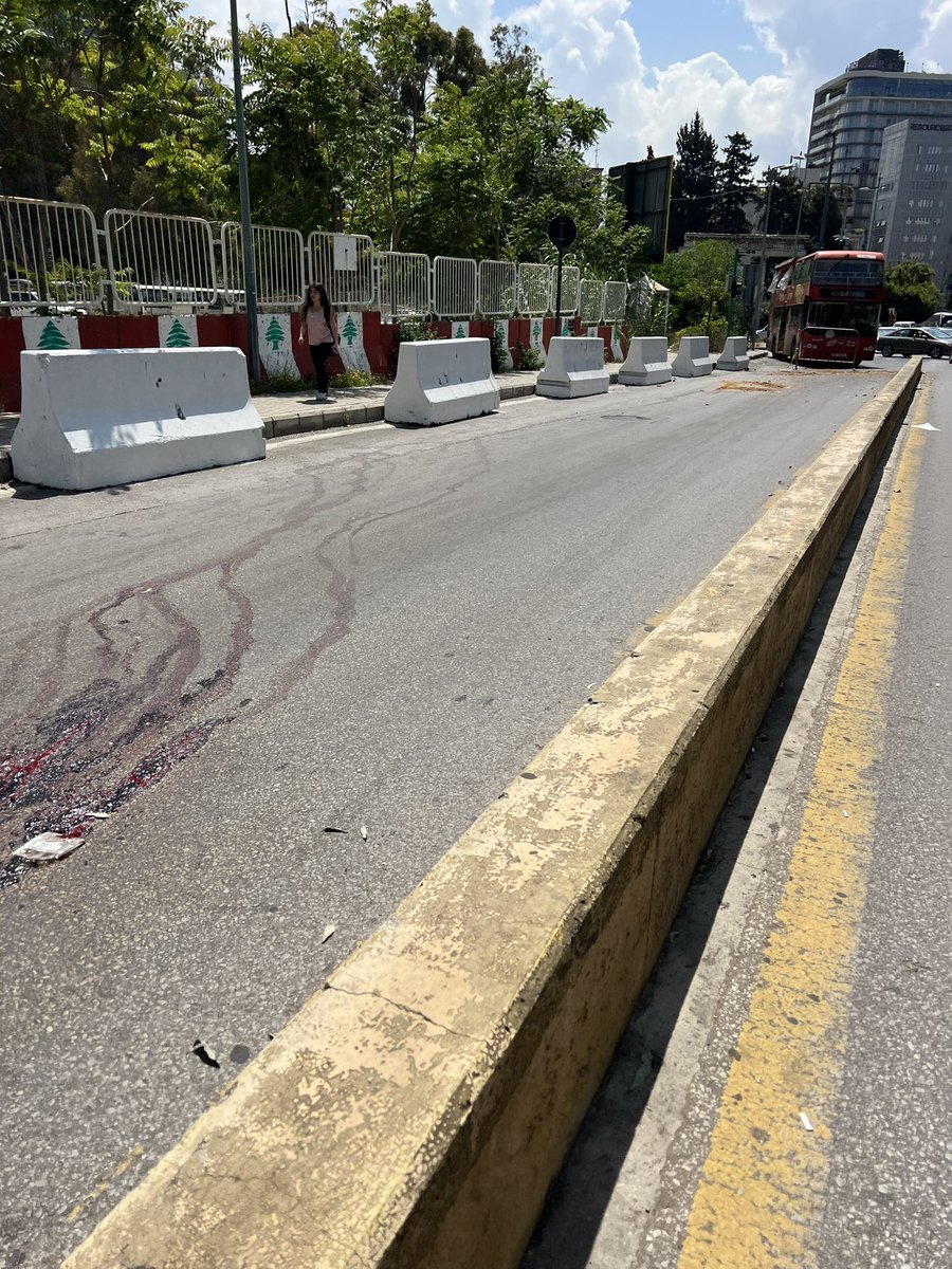 samiraezzo_'s tweet photo. @tmclebanon هيدا الحادث حد المحكمة العسكرية من المتحف باتجاه السوديكو، هل من معلومات عن الموضوع؟ الصور من صباح البارحة https://t.co/t5UP11qjmB
