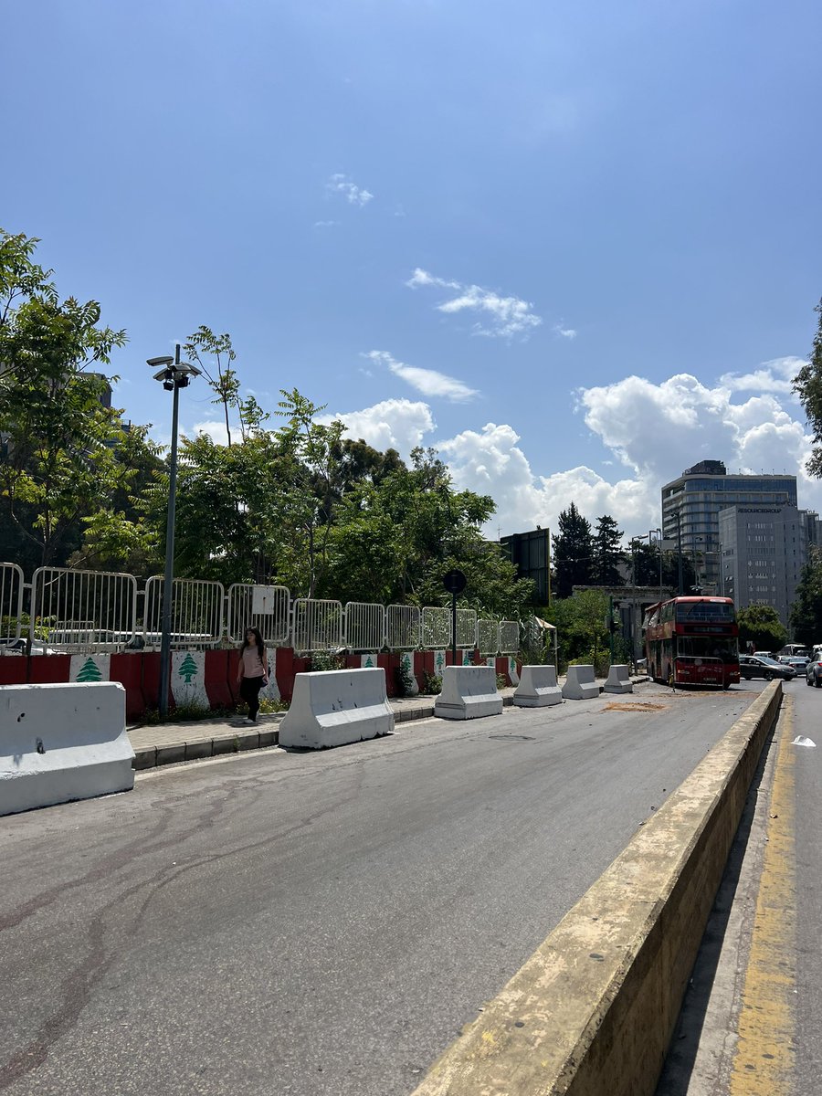 samiraezzo_'s tweet photo. @tmclebanon هيدا الحادث حد المحكمة العسكرية من المتحف باتجاه السوديكو، هل من معلومات عن الموضوع؟ الصور من صباح البارحة https://t.co/t5UP11qjmB