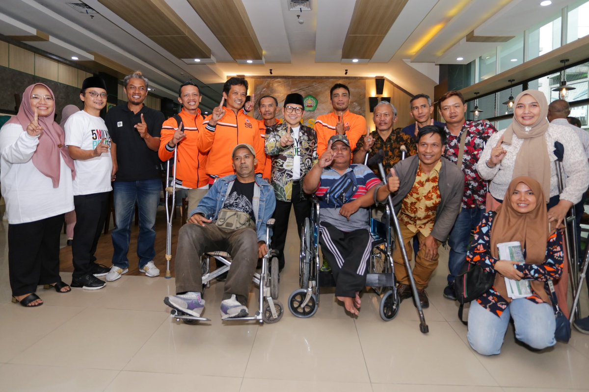 cakimiNOW's tweet photo. Rekan-rekan penyandang disabilitas itu punya hak yang sama dan setara. Sama-sama warga negara yang dapat menorehkan prestasi dan berjuang untuk Indonesia. https://t.co/2T4hmrwP9h
