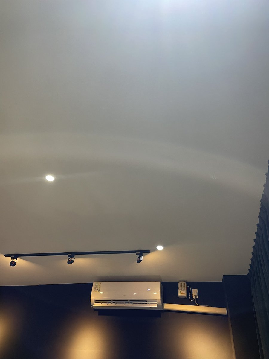 最近社交能量感覺耗盡
生活重心一直拼工作
想要好好聯繫著每段關係
朋友、感情都一樣
但都像斷線的風箏
一個垮心態垮然後就什麼都垮…

不管是新朋友還是老朋友都歡迎邀約
我需要一些愉快的社交能量🙃
好想唱歌啊啊啊啊啊啊