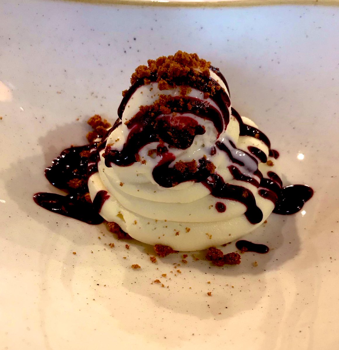 PalacioMijares's tweet photo. Que delicia…nuestra Crema Cuajada de queso fresco, frutos rojos y crujiente de galleta
RESERVAS en el T. 942820845 https://t.co/Fxi9HSETIx