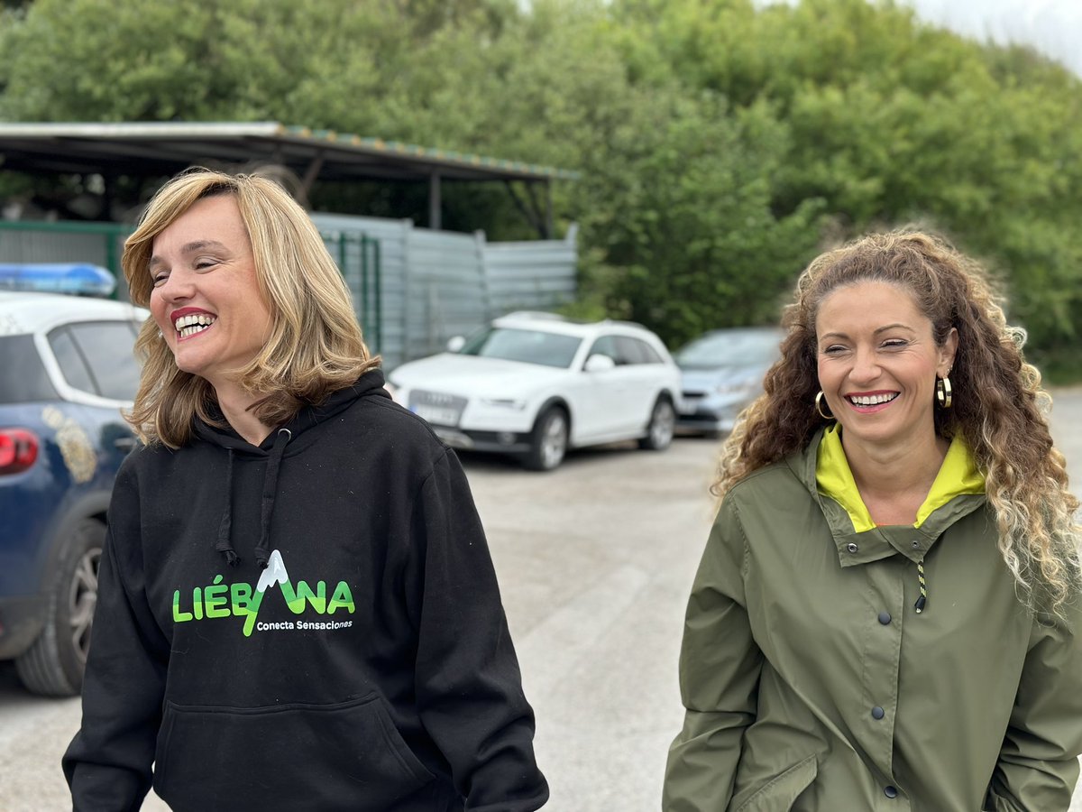 Ainoaqui's tweet photo. Visita de la ministra @Pilar_Alegria a la protectora de animales #Asproan, que lleva más de 50 años en #Santander.
La defensa del bienestar animal es una seña de identidad del @PSOE. Queremos hacer una ciudad más amable y respetuosa, con espacios para su disfrute con ellos. https://t.co/OriLLsE2vt