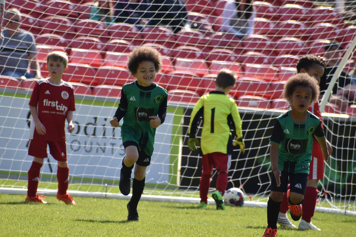 STFCfoundation's tweet image. Our Under 7s and Under 8s Football Fun Festival is well underway at the County Ground this morning! 

We love being able to offer this opportunity to some of the younger grass-roots teams of Swindon and Wiltshire.

🔴⚪️⚽️ #ProudToBeSwindon #WherePeopleMatter