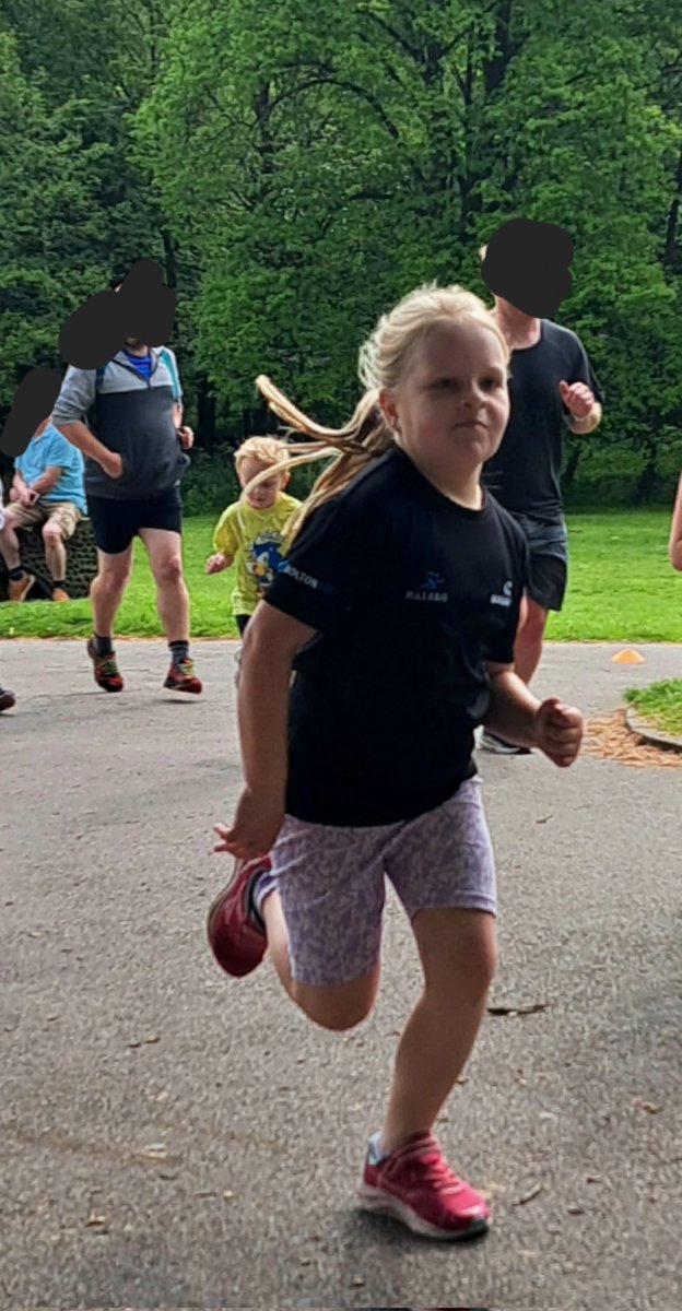 @stpetersfarn Rosie enjoyed Junior Park run this morning raising money for @boltonhospice with the #Farnworth schools.