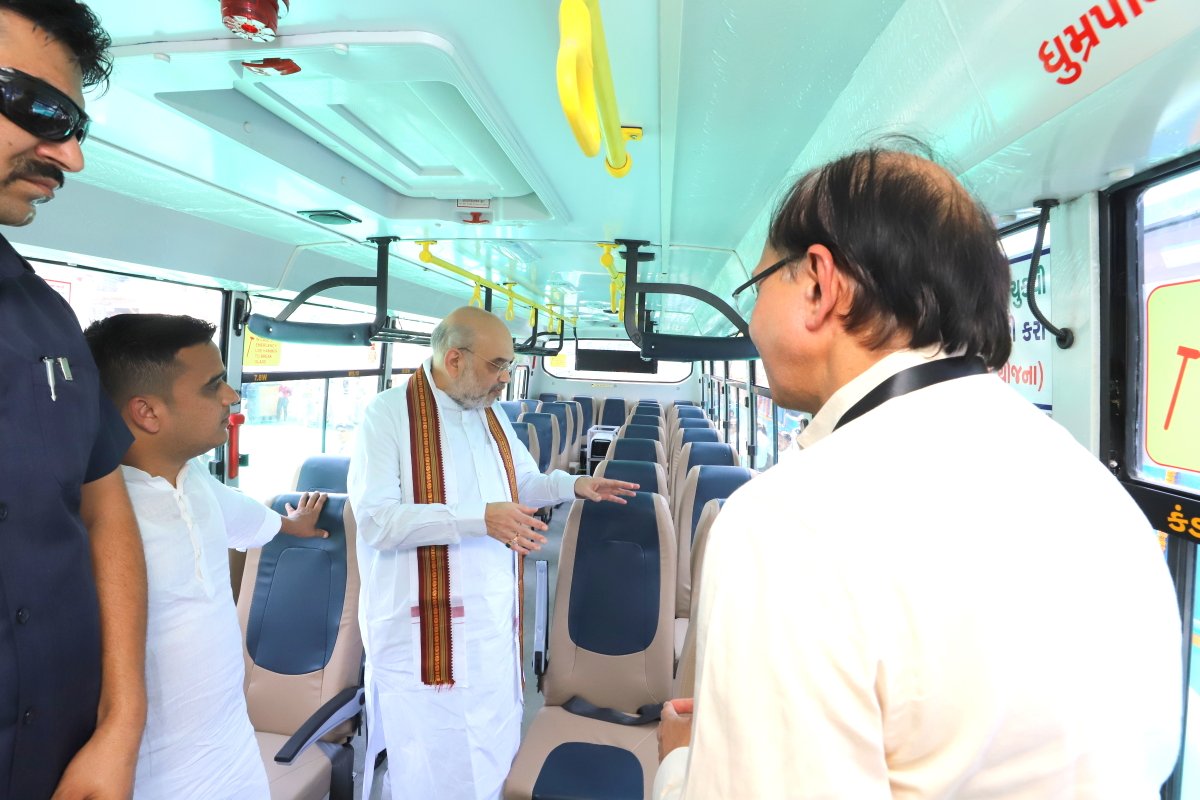 AmitShah's tweet photo. અમદાવાદ માટે આજનો દિવસ મહત્વપૂર્ણ છે. અહીંની વાહન વ્યવહાર વ્યવસ્થાને મજબૂત કરવા માટે GSRTC દ્વારા 321 નવી બસો ઉમેરવામાં આવી રહી છે. આ બસોને ચાંદખેડાથી લીલી ઝંડી આપી પ્રસ્થાન કરાવી.

નવી સાર્વજનિક બસો શરૂ થવાથી પરિવહન અને કનેક્ટિવિટી સુધરશે તેમજ મુસાફરોને મુસાફરીમાં સુગમતા રહેશે. https://t.co/NLhlAYeVfj