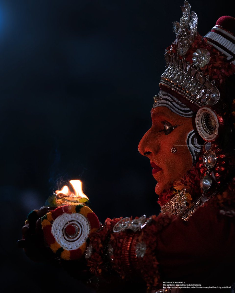 8bit_monk's tweet photo. From Shiva's throat, where rumbles deep,
A child awakened from eternal sleep,
Through ears that hold celestial rhyme,
Comes forth the essence of divine.

#theyyam #KeralaStory #red #kerala #kannur https://t.co/69OPod4nir