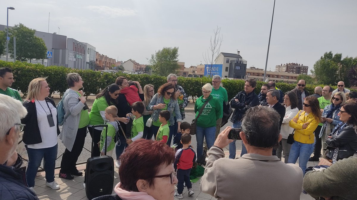 Raqueldemartin's tweet photo. @noelia_n como esperábamos, no estás aquí para defender la educación pública @AmpaYvonneBlake como defiendes tus farolas. Importancia a lo importante. Así piensas gobernar... https://t.co/4e3NOmRt90