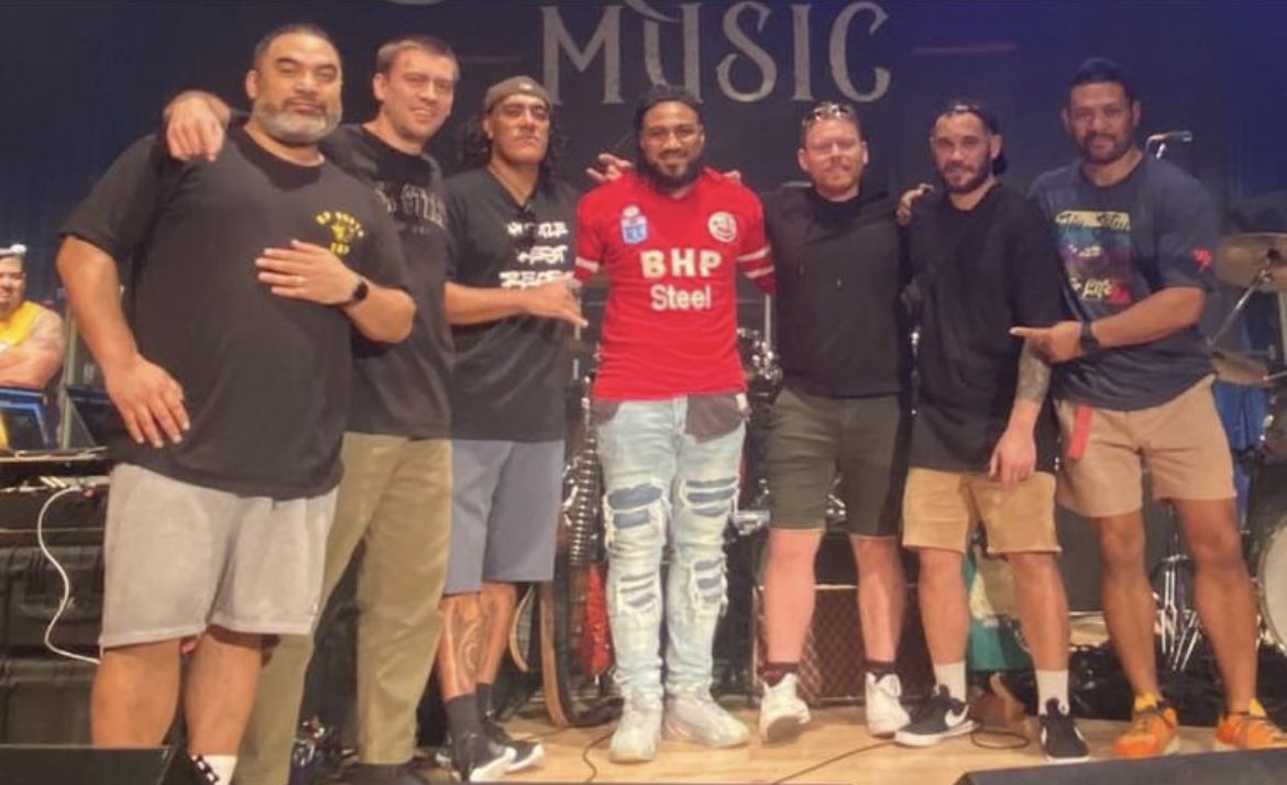All Blacks legend Ma’a Nonu, wearing a throwback Illawarra Steelers jersey, with Kiwi band LAB after their show in San Diego. Quite random. Excellent, but random.