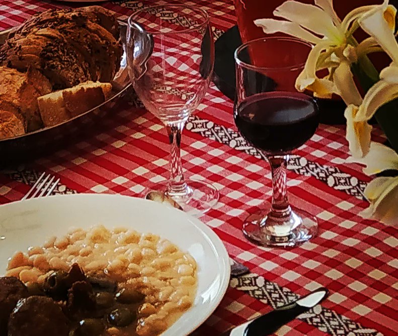 SarratdEnSol's tweet photo. Accord parfait de notre cuvée Arménie-boules de picoulat chez les amis Catalans  #vigneronindependant #domainefamilial #vinpartage #lavielevin  #catalans #perpignan #boulesdepicoulat #suddelafrance #winelover #passionvin  #southoffrance #wine @Atout_Terroir
@VinsduLanguedoc https://t.co/qNNMUEgRua
