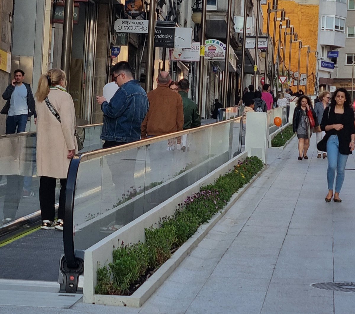 Jacome_ia's tweet photo. 🚶‍♀️🚶🏻‍♂️Los miles de usuarios en un solo día, son los que avalan la utilidad de los pasillos mecánicos en Concordia. 
Y 20 puntos más de OUrense precisan sistemas así. 
VOTA DEMOCRACIA OURENSANA EL PRÓXIMO DOMINGO. https://t.co/6FNagF0RIv