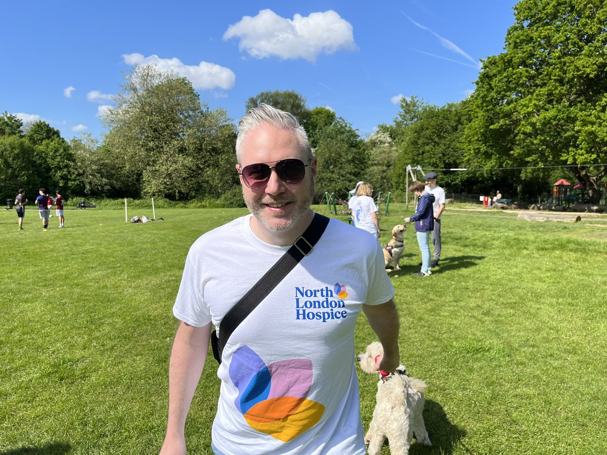 dreurovision's tweet photo. Proud to be supporting the #BigFunWalk for @NLondonHospice today π https://t.co/WhO9UaCMbY