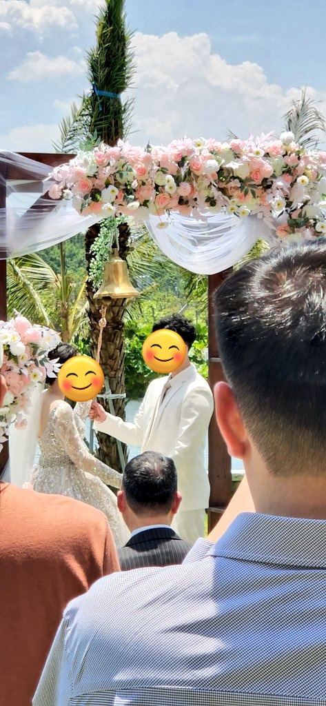 參加完高中同學婚禮
除了體型，大家都沒什麼變
✧*。٩(ˊωˋ*)و✧*。
（保護遮個臉