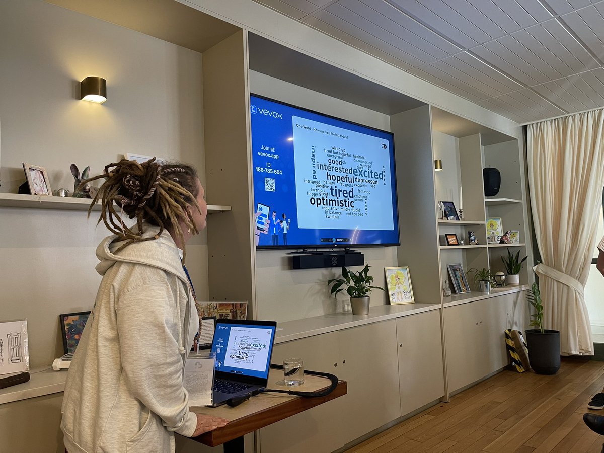 Here we are part 2 of <a href="/PHCukorg/">Public Health Collaboration</a> fringe event. <a href="/jen_unwin/">Jen Unwin</a> and Ellen talking #foodaddiction . starting interactive - Lots of hope and interest in the room #PHC2023 ‘sugar, the only drug we tolerate in our children’ <a href="/felly500/">greg fell FFPH</a> <a href="/EmmaLatimer3/">Emma Latimer 💙</a>