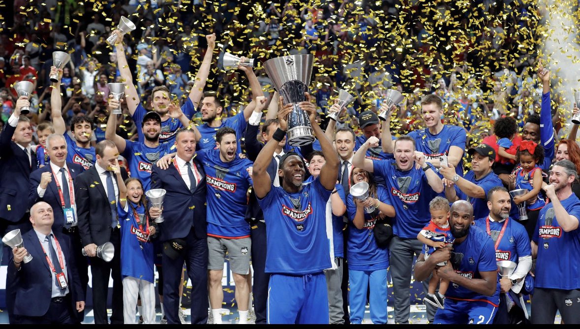 atkn_cengiz's tweet photo. 1 yıl önce bugün Efes Pilsen 2.Eurolegue kupasını havaya kaldırdı. Belgrad’da bu ana eşlik etmek ise paha biçilemez bir mutluluktu. #back2backchampion https://t.co/4DOPot2fXZ