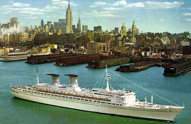 @PaulSuttonKing Childhood memories... #SailAwaySunday
S.S. United States, S.S. America, SS Raffaello