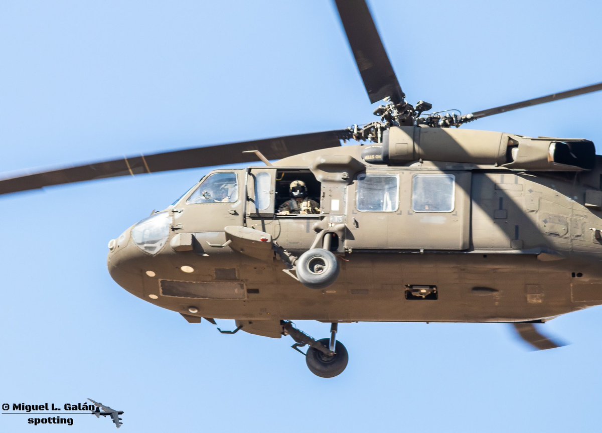 OzpSvlSpott's tweet photo. Ola ke ase!! Pos aquí fotografiando pajarracos!! US Army UH-60 Black Hawk, ejercicios Swift Response 23, Zaragoza. LEZG, mayo 2023. @USArmy #uh60blackhawk #swiftresponse23 #avgeek #planespotting #aviationlovers https://t.co/HwoWD0g7HY
