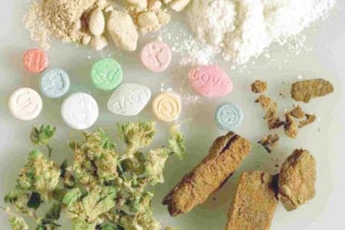 How to Reduce the Harms of Drugs in Ireland. Invest in providing proper treatment services for people who suffer harms from #drugs and regulate drugs markets to minimise the harms of gangsterism and violence for everybody. #drugspolicy #CADrugsUse citizensassemblydrugs.ie/2023/05/12/how…