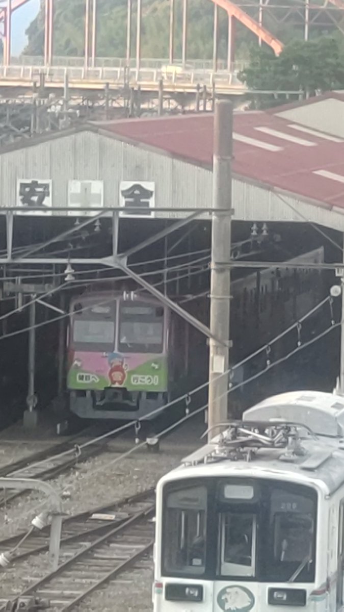 milkfed2025's tweet photo. 昨日の近江鉄道 検診啓発の新ラッピング車両は100系104Fと判明
検診ラッピング車両は800系801F旧~同810F現~100系104F新と3代目になります
現行の810Fの今後の処遇が気になります
因みに810Fは昨日と同じく彦根工場横の留置線に留置されてます
#近江鉄道 #検診ラッピング車両 #104F https://t.co/UhsUUoT3Uc