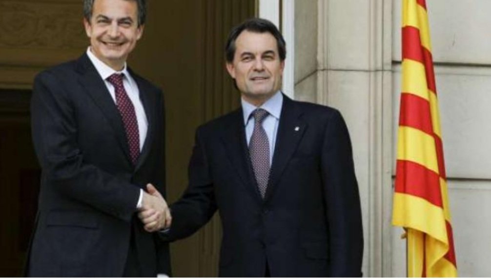 elenamaso's tweet image. Mentre la Borràs i Co. van venent fum,   el pinyol  "Bussines friendly" de @JuntsXCat  recull els vots. I no és contradictori: el doble discurs ha estat la base de l'exit  de la dreta catalana ......