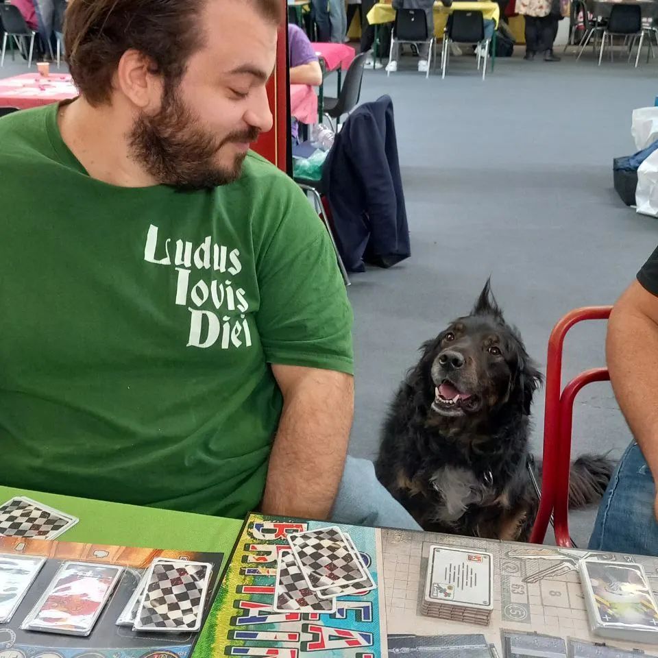 ludusFE's tweet photo. " Scusi lei per caso ha del cibo? "

#ludus #boardgame #gioco #giocodatavolo #roleplaying #rpg #RpgGame #giocodiruolo #ludusnews #playmodena #independenceplay https://t.co/6MNoefvsU1 https://t.co/Ff4mTgp1uI