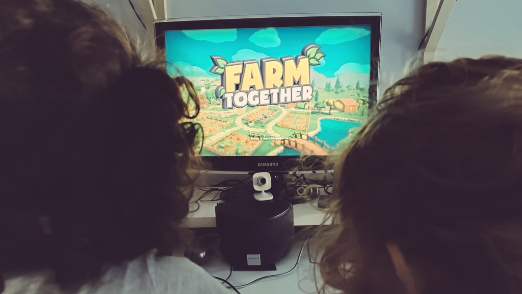 yovantichrist's tweet photo. En esta casa cada vez somos más los que le damos al granjeo #FarmTogether @milkstone_es https://t.co/bzAtEHZg5A