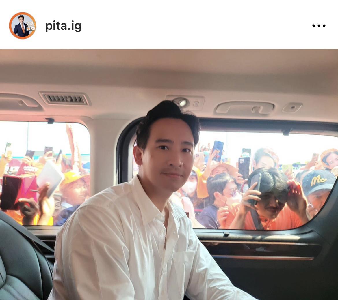 quote_wiwata's tweet photo. "อยู่ดีๆ ก็ได้รูปคู่" 

- มิตรฯ https://t.co/2m41dsJLRj