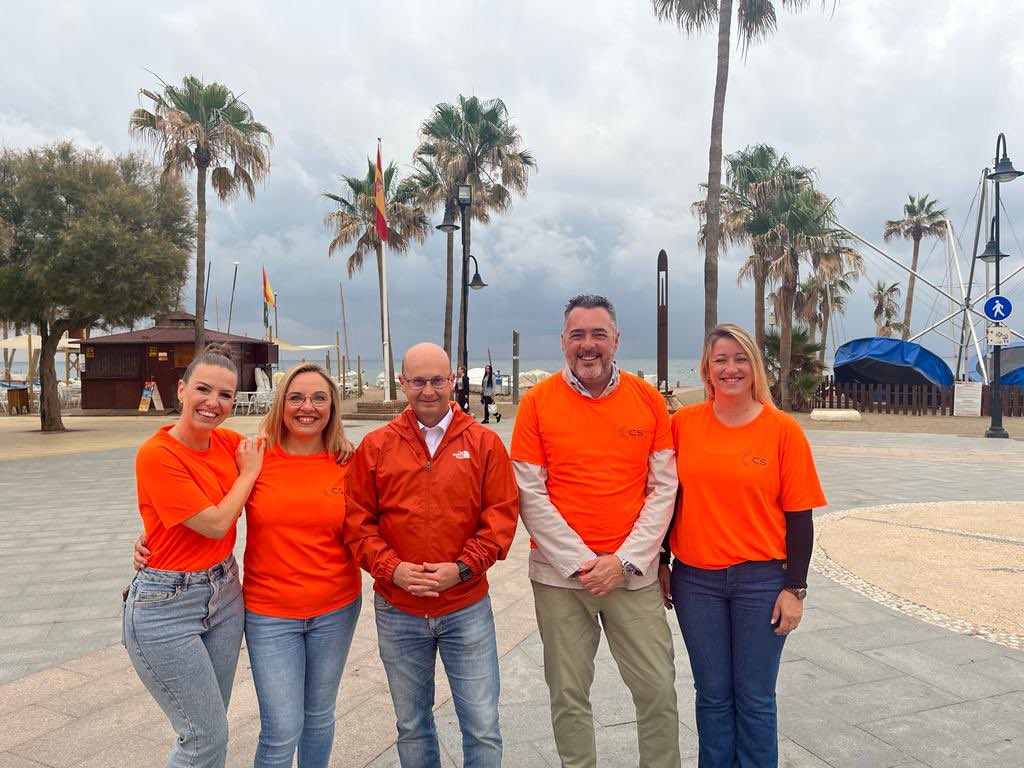 MijasCiudadanos's tweet photo. 🍊Mijas es mejor con nosotros. El presidente de @Cs_Andalucia @AndresRecheCs y la Secretaria de Finanzas y RRHH regional @mjesuspalacios han compartido una jornada con nuestro candidato @JCMartinTorres y parte de nuestro equipo para conocer nuestro programa. ¡Vamos a por todas! https://t.co/qk1Qz4jDs6
