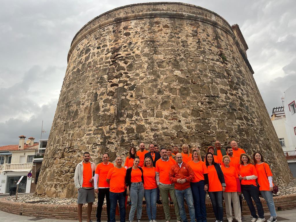 MijasCiudadanos's tweet photo. 🍊Mijas es mejor con nosotros. El presidente de @Cs_Andalucia @AndresRecheCs y la Secretaria de Finanzas y RRHH regional @mjesuspalacios han compartido una jornada con nuestro candidato @JCMartinTorres y parte de nuestro equipo para conocer nuestro programa. ¡Vamos a por todas! https://t.co/qk1Qz4jDs6