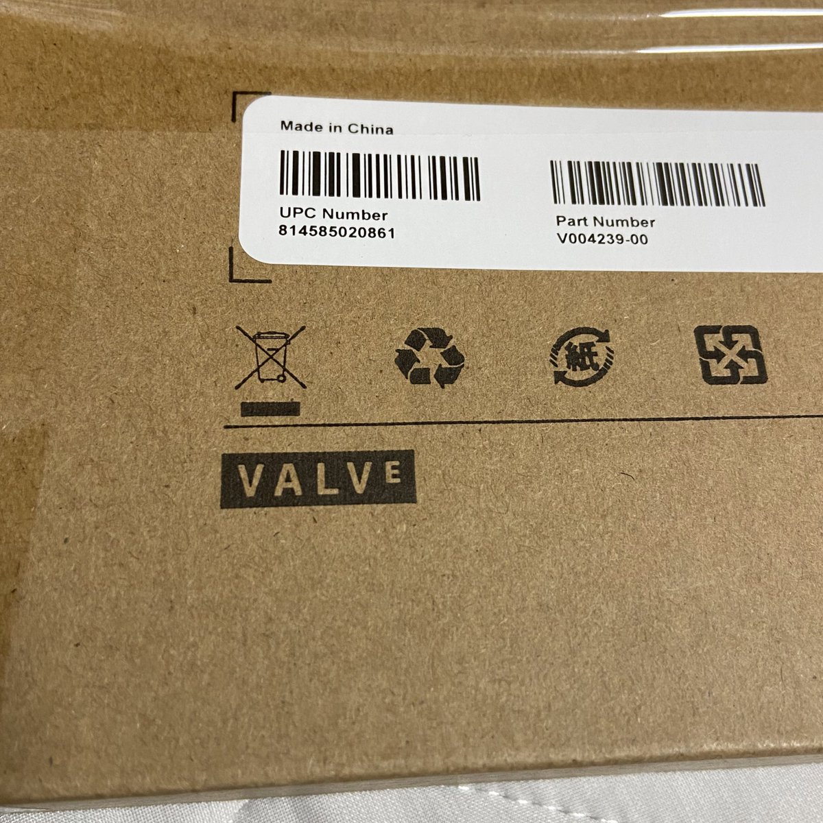 購入から3年が経ってもVALVEINDEXに不具合が起きた場合、対象部品を初期不良として無料交換してくれる。謎